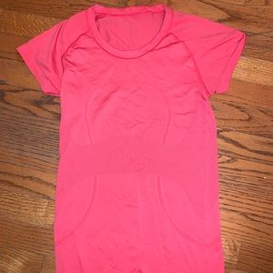 LuluLemon Swiftly Shirt Sleeve Top Sz 6!